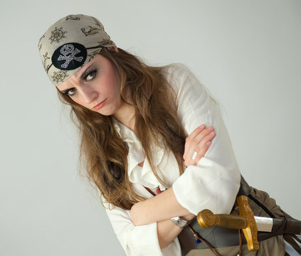 Femme pirate d&eacute;&ccedil;ue