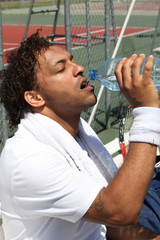 Tennis player drinking water
