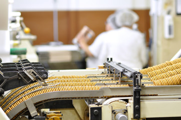 Lebensmittelindustrie Keksherstellung / food production