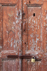 Fototapeta na wymiar Szczegóły starych drzwi drewnianych