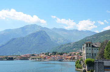Fototapeta na wymiar Miasto Gravedonna na słynnym włoskim jeziorem Como