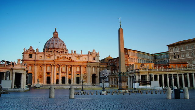 time-lapse sunrise with St Peter's Square in Vatican