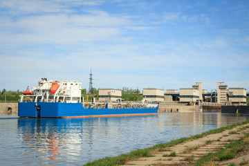 tanker in the channel comes into the gateway