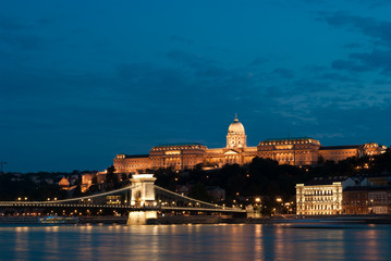 Obraz premium Chain Bridge, Royal Palace in Budapest