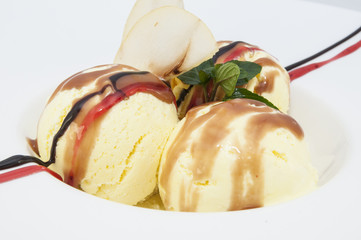 Ванильное мороженое