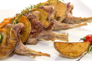 Ребрышки ягненка с гарниром