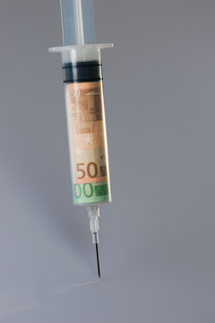 Spritze mit Geld, Geldspritze