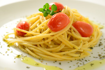 Spaghetti alla chitarra, tomatoes and oregano
