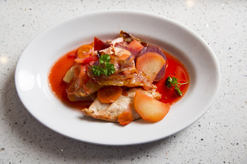 Kartoffelauflauf mit Hähnchenbrust und roter Beete