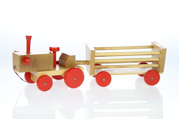Holzspielzeug Traktor mit Anhänger © doncarlo