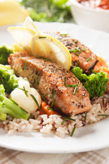 Grilled salmon steak vith cooked rice