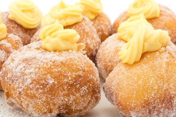 bombe fritte con la crema