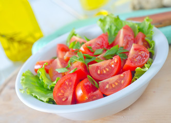 salad with tomato