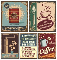 Fototapeta premium Archiwalne plakaty do kawy i metalowe tabliczki