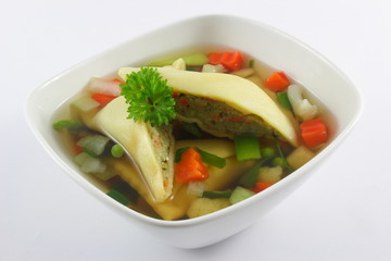 Gemüsesuppe mit Maultaschen