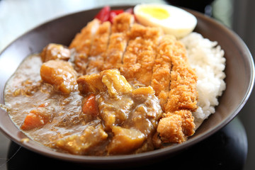 Curry rice with fried pork