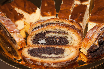 the cake with the poppy and the cheesecake on golden such