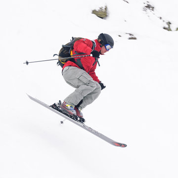 dynamisch skifahren im Gelände
