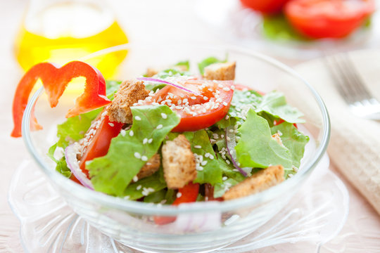 leafy green salad with croutons and tomato