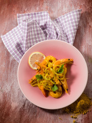 shrimp with curry and onions