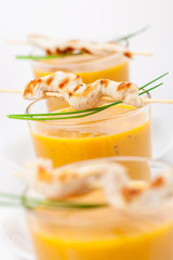 Kuerbissuppe mit Hähnchenspieß