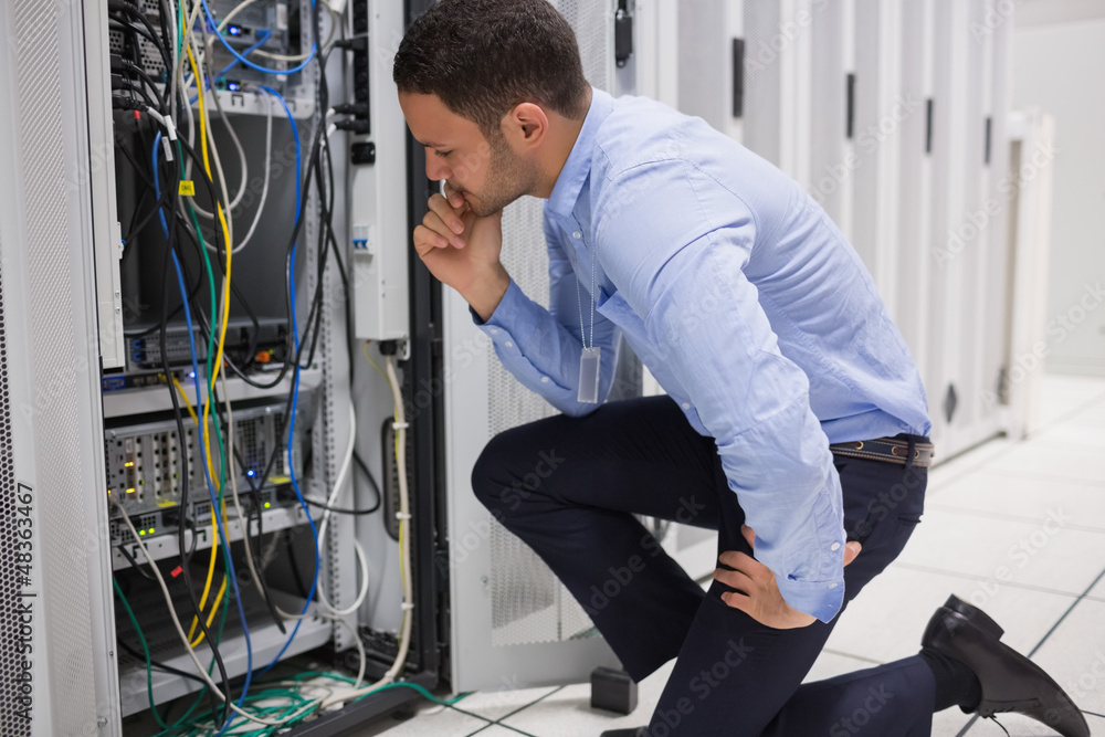 Poster Technican checking server