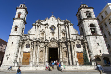 Fototapeta na wymiar Kathedrale San Cristobal w Havanna, Kuba