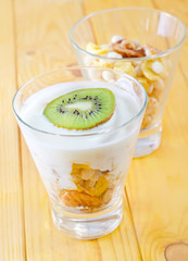 Fototapeta premium fresh yogurt and muesli in a glass