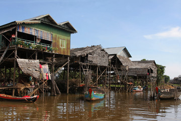 Vue générale de la rue principale de Kampong Phluk