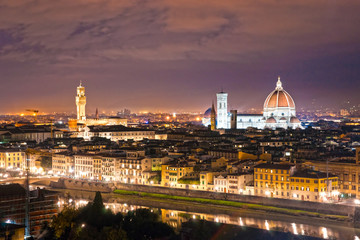Fototapeta na wymiar Florencja w nocy, Włochy.