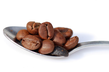 CUCHARA CON GRANOS DE CAFÉ