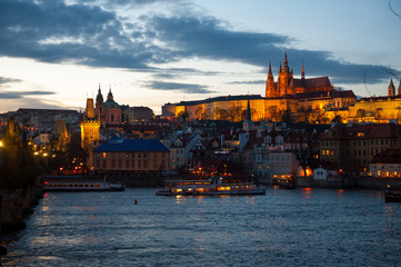 Fototapeta na wymiar Nocny krajobraz starego miasta Praha