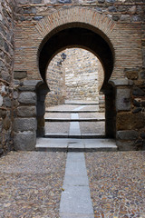 Fototapeta na wymiar Stare drzwi, Toledo, Hiszpania