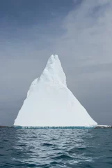 Foto auf Acrylglas Antarktis Iceberg in the form of a pyramid.