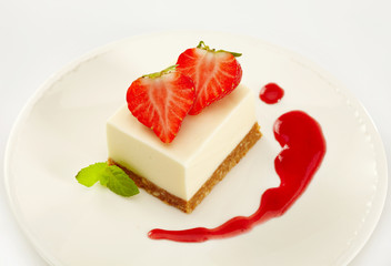 cheesecake with strawberries