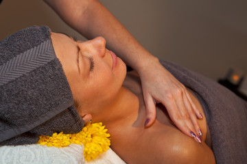 Obraz na płótnie Canvas Facial massage at SPA salon