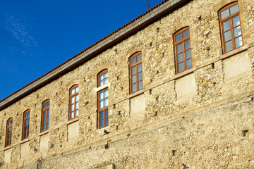 Fototapeta na wymiar Stary budynek widać w Chania, Kreta