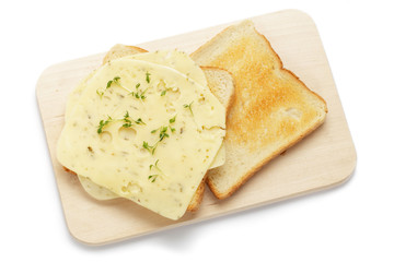 Toast mit Bärlauchkäse