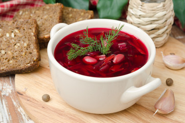 Ukrainian and russian national red borsch with herbs horizontal