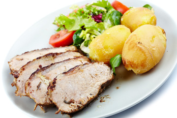 Baked tenderloin with salad
