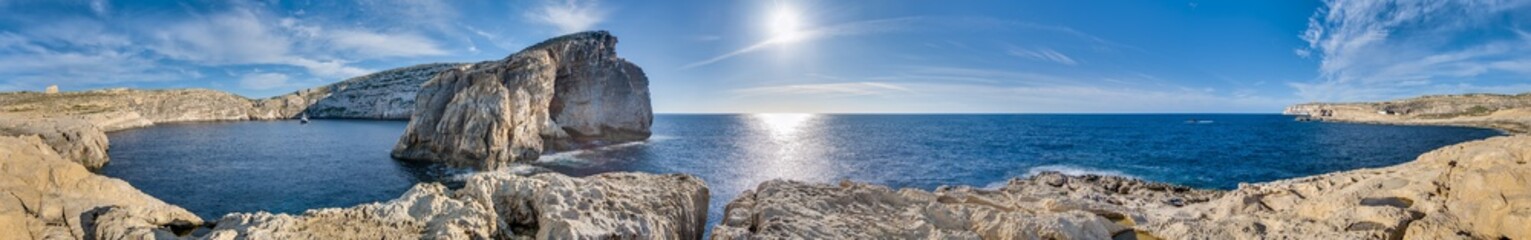 Fototapeta na wymiar Fungus Rock, na wybrzeżu Gozo, Malta