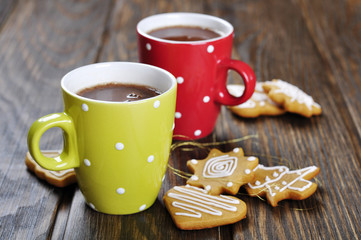 hot chocolate and gingerbread cookies