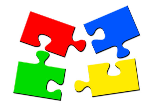 Vier bunte Puzzelteile