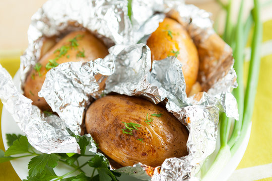 potatoes baked in foil with herbs