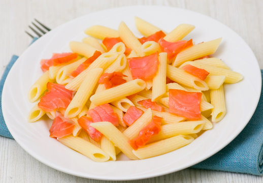 pasta penne with smoked salmon