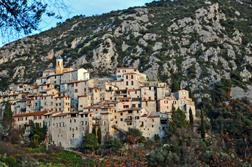 Fototapeta premium Il villaggio di Peillon al tramonto, Costa Azzurra