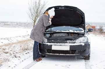 Car break - woman phoned the breakdown service
