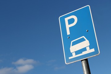 Deutsches Verkehrszeichen: Parken auf Gehwegen
