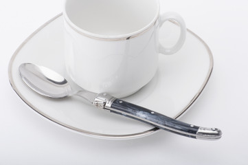 tasse soucoupe et cuillère