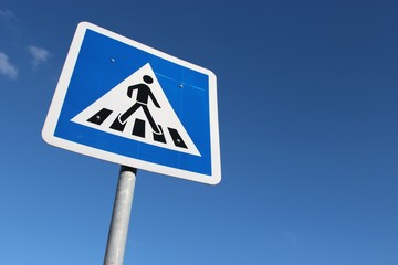 Deutsches Verkehrszeichen: Fußgängerüberweg